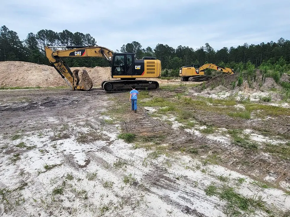 Contractors-Source-Sand-Mine-1